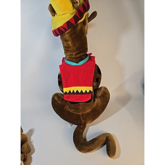 2003 Large Scooby-Doo Mexican Fiesta Sombrero Maraca and Poncho Plush 27" - Picture 4 of 6